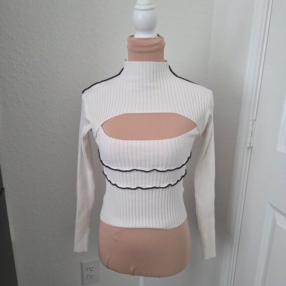 Long sleeve Peep top - Picture 1 of 3
